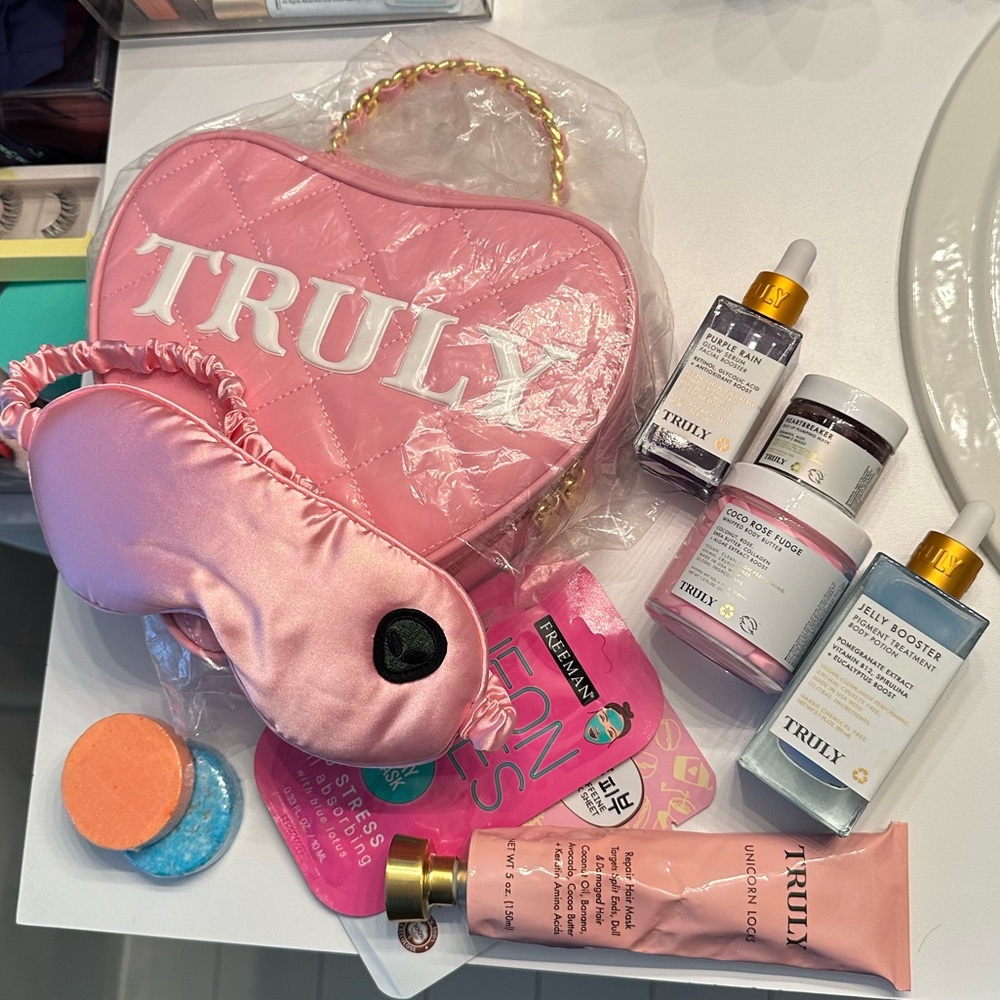 💖TRULY BEAUTY: PINK HEART BAG BUNDLE *limited edition*💖 ALL NEW PRODUCTS! 💖